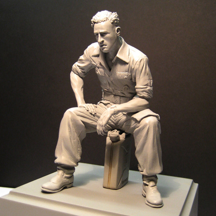 French Soldier Sitting Unpainted Resin Figure 1/16 Scale Unassembled Model