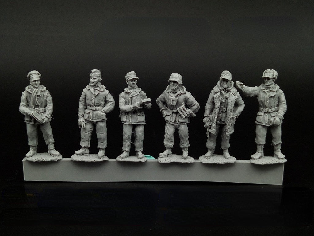 WWII German Officer Group Winter Soldiers 6 People Miniature Unpainted Resin Figure 1/72 Scale Unassembled Model