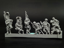 Load image into Gallery viewer, WWII U.S. Soldiers Falling 6 People Miniature Unpainted Resin Figure 1/72 Scale Unassembled Model
