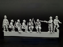 Load image into Gallery viewer, WWII Infantry Squad Vehicle 8 Soldiers Miniature Unpainted Resin Figure 1/72 Scale Unassembled Model

