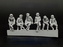 Load image into Gallery viewer, WWII Soviet Tank Crew Soldiers 6 People Miniature Unpainted Resin Figure 1/72 Scale Unassembled Model
