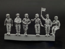 Load image into Gallery viewer, WWII Soviet Armored Tank Crew Soldiers 6 People Miniature Unpainted Resin Figure 1/72 Scale Unassembled Model
