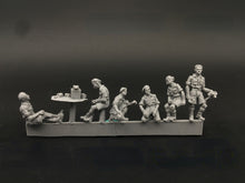 Load image into Gallery viewer, WWII North African Soldiers 6 People Miniature Unpainted Resin Figure 1/72 Scale Unassembled Model
