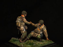 Load image into Gallery viewer, WWII US PARAS 101st Airborne Division Soldier 2 People Miniature Unpainted Resin Figure 1/35 Scale Unassembled Model
