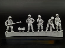 Load image into Gallery viewer, WWII U.S. 155mm Howitzer Crew Soldier 9 People Miniature Unpainted Resin Figure 1/72 Scale Unassembled Model
