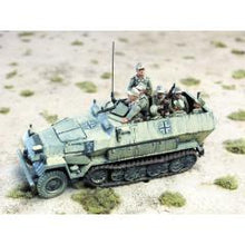Load image into Gallery viewer, WWII Infantry Squad Vehicle 8 Soldiers Miniature Unpainted Resin Figure 1/72 Scale Unassembled Model
