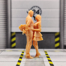 Load image into Gallery viewer, Man Giving Woman Flowers Miniature Unpainted Figure 1/64 1/50 1/43 1/35 1/24 1/18 Scale Model Scene Layout Accessories Diorama Supplies
