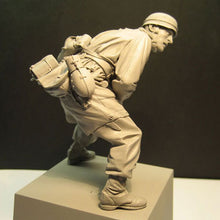 Load image into Gallery viewer, WWII Normandy War Paratrooper Soldier Unpainted Resin Figure 1/16 Scale Unassembled Model
