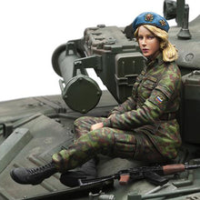 Load image into Gallery viewer, Russian Female Infantry Soldier Unpainted Resin Figure 1/16 Scale Unassembled Model
