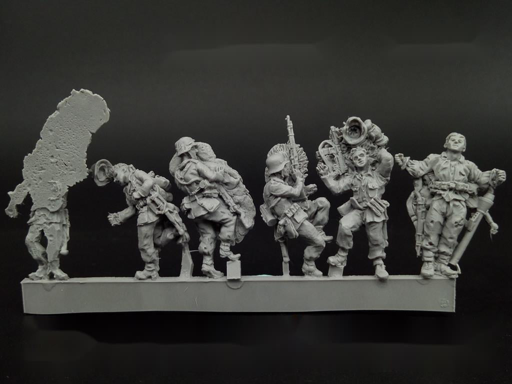 WWII German Soldiers Falling 6 People Miniature Unpainted Resin Figure ...