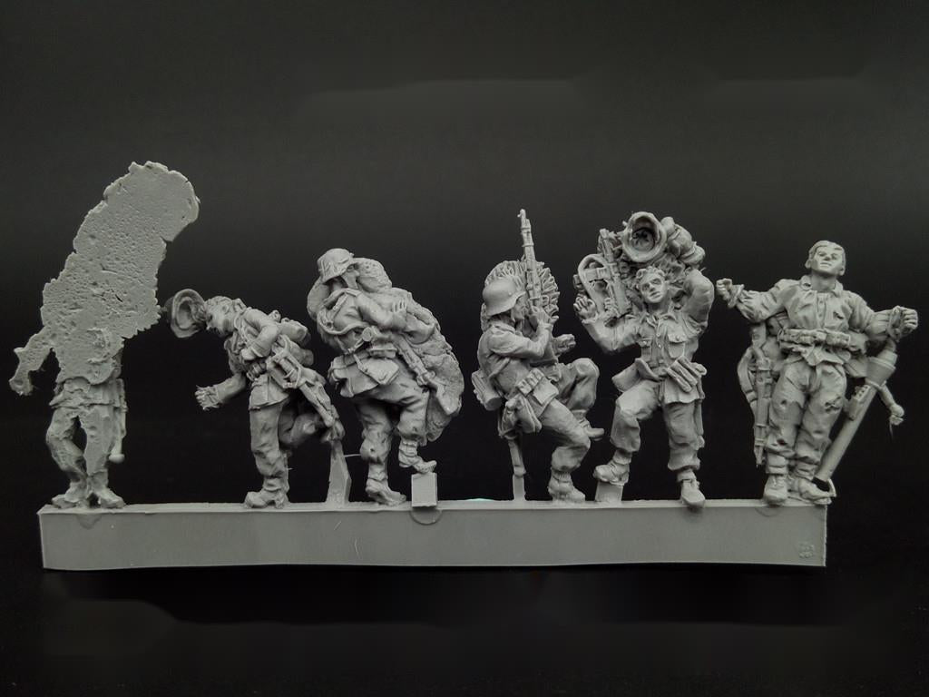 WWII German Soldiers Falling 6 People Miniature Unpainted Resin Figure 1/72 Scale Unassembled Model
