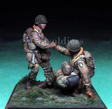 Load image into Gallery viewer, WWII US PARAS 101st Airborne Division Soldier 2 People Miniature Unpainted Resin Figure 1/35 Scale Unassembled Model
