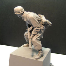 Load image into Gallery viewer, WWII Normandy War Paratrooper Soldier Unpainted Resin Figure 1/16 Scale Unassembled Model
