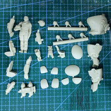 Load image into Gallery viewer, Fireball Robot Soldier and Pilot Unpainted Resin Figure 1/35 Scale Unassembled Model
