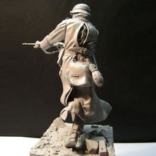 Load image into Gallery viewer, WWII 6th Army Stalingrad Soldier Unpainted Resin Figure 1/16 Scale Unassembled Model
