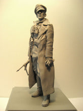 Load image into Gallery viewer, WWII Western War Commander Soldier Unpainted Resin Figure 1/16 Scale Unassembled Model
