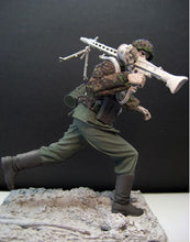 Load image into Gallery viewer, WWII Normandy War Plane Gunner Soldier Unpainted Resin Figure 1/16 Scale Unassembled Model
