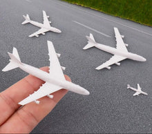 Load image into Gallery viewer, 3pcs Unpainted Miniature Airplane Models Scale 1:150-500 Aircraft for Diorama Projects, Airport Scenery
