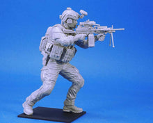 Load image into Gallery viewer, U.S. Special Forces Commando Member Soldier Unpainted Resin Figure 1/16 Scale Unassembled Model
