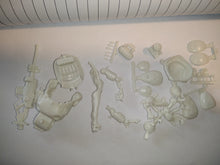 Load image into Gallery viewer, Female Soldier and Robot Fighter Unpainted Resin Figure 1/35 Scale Unassembled Model
