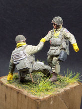 Load image into Gallery viewer, WWII US PARAS 101st Airborne Division Soldier 2 People Miniature Unpainted Resin Figure 1/35 Scale Unassembled Model
