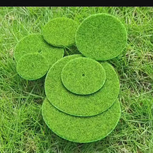 Load and play video in Gallery viewer, Miniature Grass Lawn Mat (15/30cm Square, 3/5/8mm Thick) – Terrarium DIY, Diorama Landscape Supply
