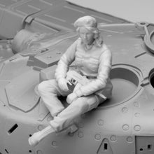 Load image into Gallery viewer, Russian Female Infantry Soldier Unpainted Resin Figure 1/16 Scale Unassembled Model
