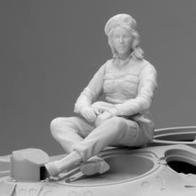 Load image into Gallery viewer, Russian Female Infantry Soldier Unpainted Resin Figure 1/16 Scale Unassembled Model
