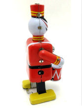 Load image into Gallery viewer, MS250 Vintage Robot Soldier Drummer Retro Clockwork Wind Up Tin Toy Collectible
