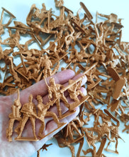 Load image into Gallery viewer, 100 pcs Classic WWII Military Plastic Toy Soldiers Army Men 5cm Figures (Choose Color)
