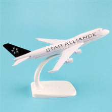 Load image into Gallery viewer, Star Alliance Airlines Boeing 747 Airplane 16cm Diecast Plane Model
