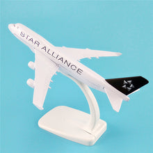 Load image into Gallery viewer, Star Alliance Airlines Boeing 747 Airplane 16cm Diecast Plane Model
