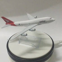 Load and play video in Gallery viewer, Qantas Airways Australia Airlines Boeing 747 Airplane 16cm Diecast Plane Model
