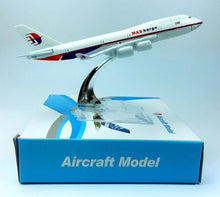 Load image into Gallery viewer, MAS Kargo Malaysia Airlines Boeing 747 Airplane 16cm Diecast Plane Model
