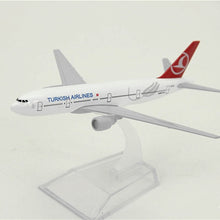 Load image into Gallery viewer, Turkish Airlines Boeing 777 TC-JJA Airplane 16cm Diecast Plane Model
