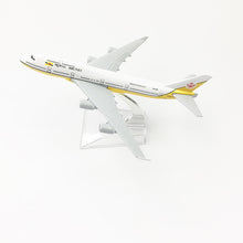 Load image into Gallery viewer, Royal Brunei Airlines Boeing 747 V8-RBR Airplane 16cm Diecast Plane Model
