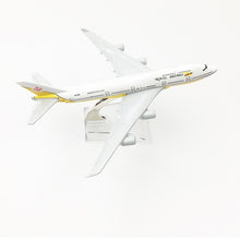 Load image into Gallery viewer, Royal Brunei Airlines Boeing 747 V8-RBR Airplane 16cm Diecast Plane Model
