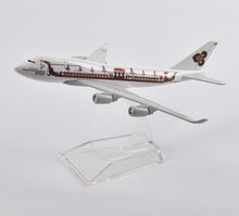 Load image into Gallery viewer, Thai Airways Boeing 747 APEC Dragon Boat Airplane 16cm Diecast Plane Model
