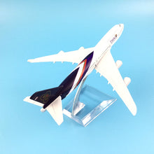 Load image into Gallery viewer, Thai Airways Boeing 747 Airplane 16cm Diecast Plane Model
