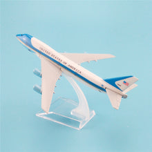 Load image into Gallery viewer, United States Air Force Boeing 747 Airplane 16cm Diecast Plane Model
