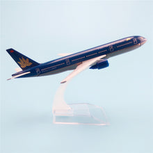 Load image into Gallery viewer, Vietnam Airlines Boeing 777 Airplane 16cm Diecast Plane Model
