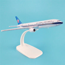 Load image into Gallery viewer, China Southern Airlines Boeing 777 Airplane 16cm Diecast Plane Model
