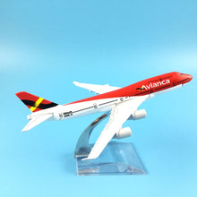 Load image into Gallery viewer, Avianca Colombia Airlines Boeing 747 Airplane 16cm Diecast Plane Model
