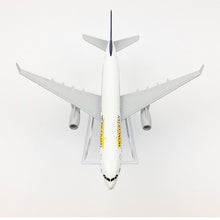 Load image into Gallery viewer, Mongolian Airlines Boeing 767 JU-1021 Airplane 16cm Diecast Plane Model
