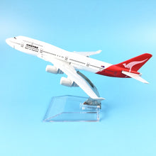 Load image into Gallery viewer, Qantas Airways Australia Airlines Boeing 747 Airplane 16cm Diecast Plane Model
