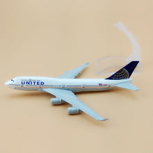 Load image into Gallery viewer, United Airlines Boeing 747 N199UA Airplane 16cm Diecast Plane Model
